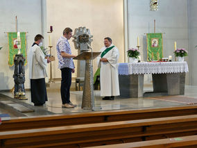 Heilige Messe mit Pfarrer Martin Fischer und Diakon Alexander von Rüden (Foto: Karl-Franz Thiede)